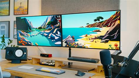 How to Set Up Multiple Monitors at Your Desk .